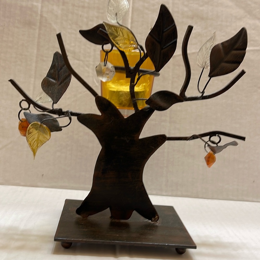 Metal tree with leaves and faux crystals with candle holder and tea candle. NWOT